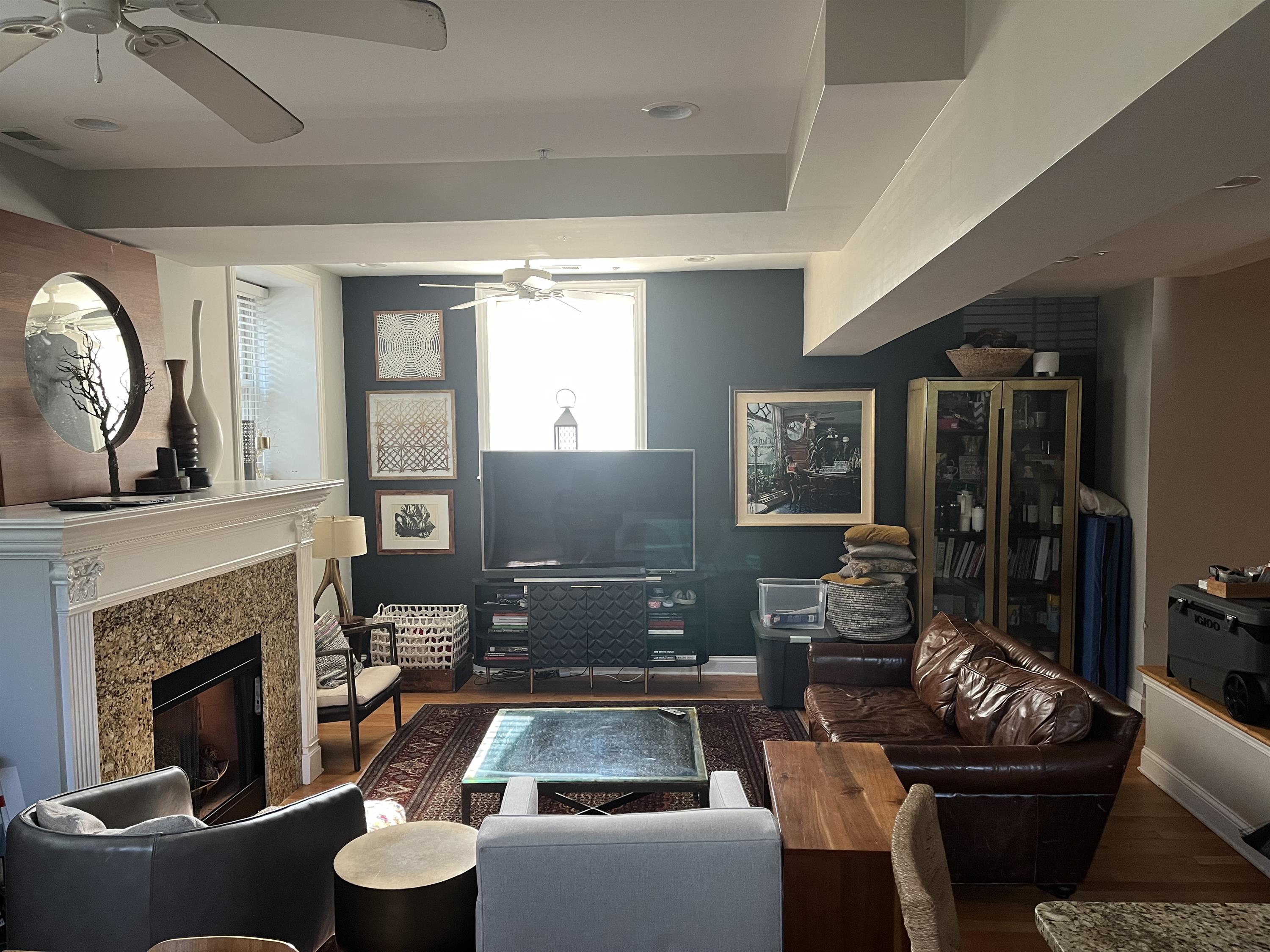 632-40 N Hinman Ct. - 632-G