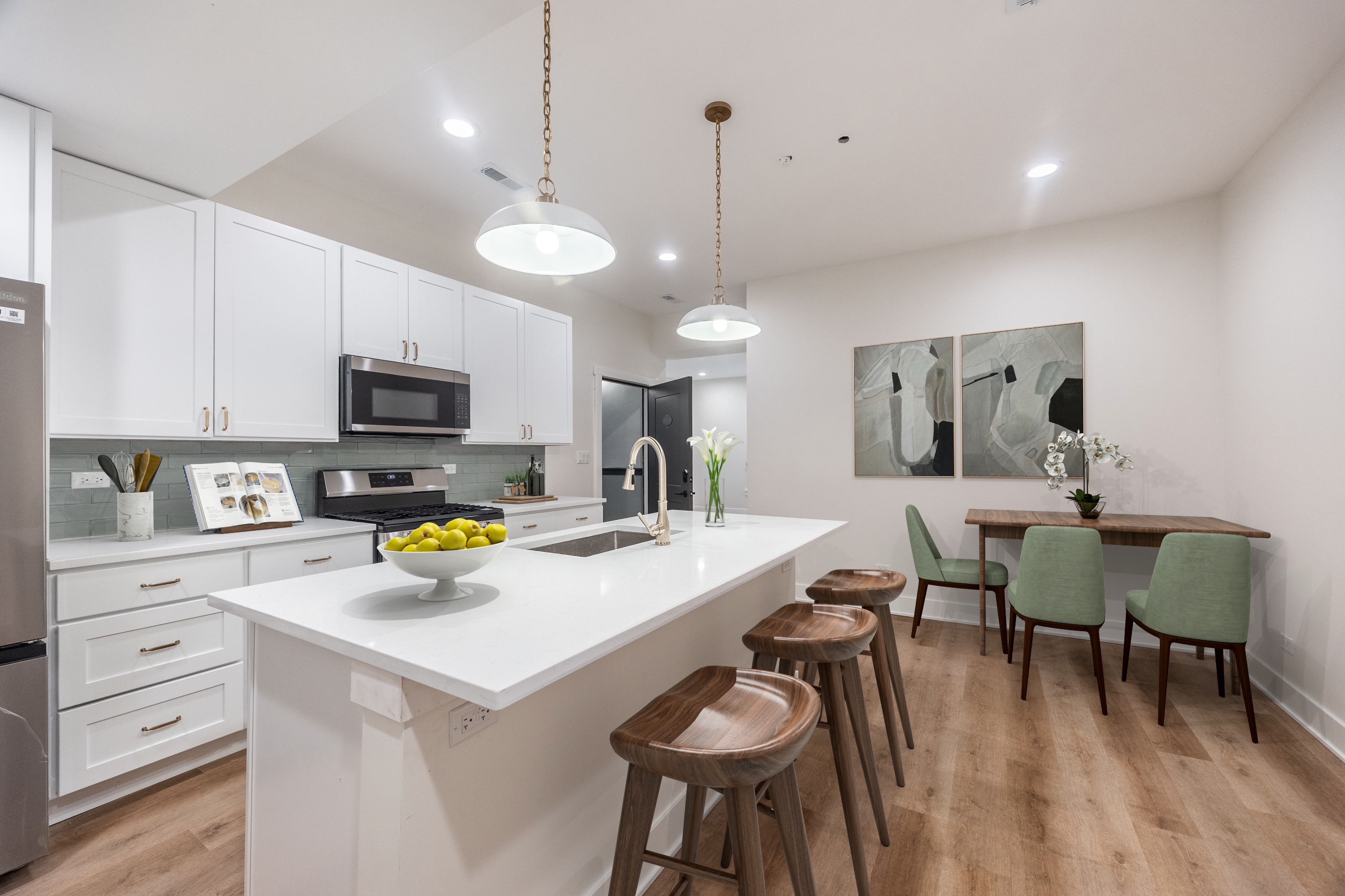 827 West Montrose Avenue - 827-3