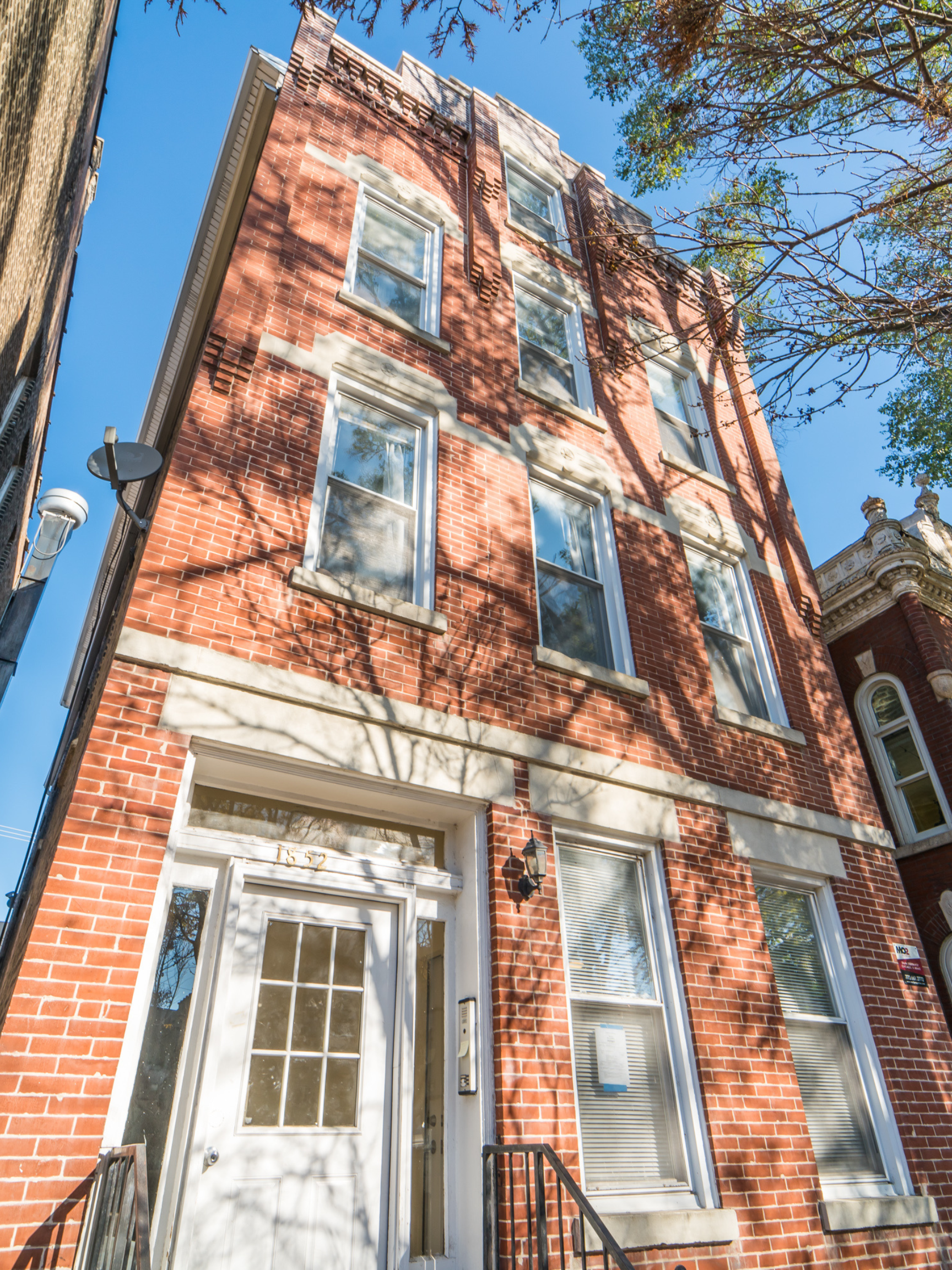 1852 West Wabansia Ave - 1R